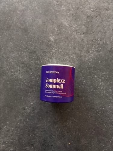 Le pot du Complexe Sommeil d'un client sur un comptoir foncé.
